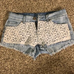 CHIQLE floral front denim cutoffs - size M (25-26)